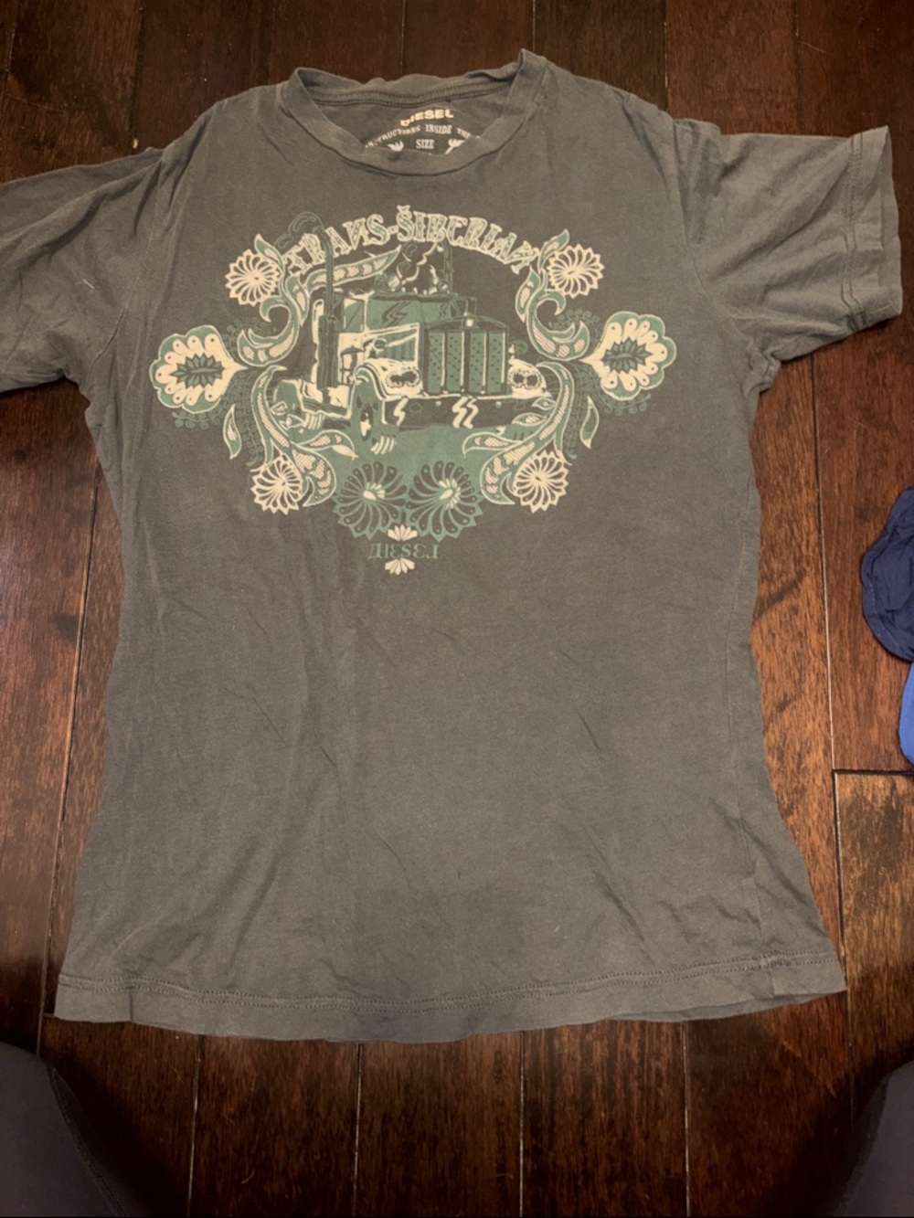 Vintage Diesel Jeans Soft Green T-shirt. Size Medium.